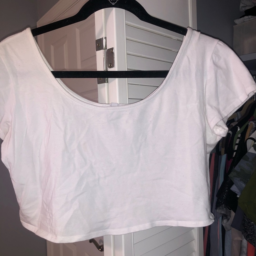 ☆ white cropped tee ☆